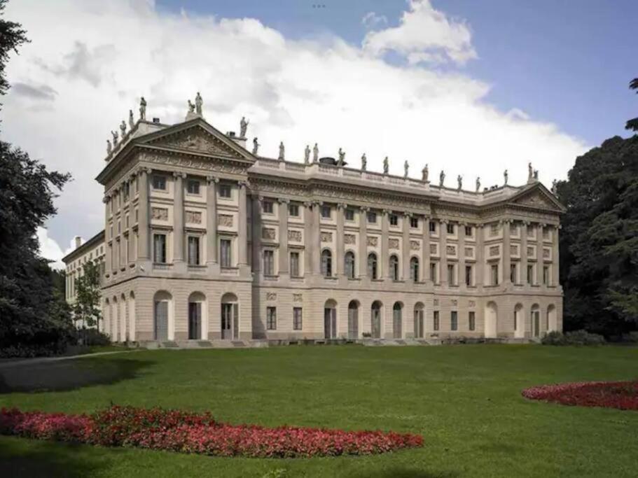 Apartment In Villa Milano ภายนอก รูปภาพ